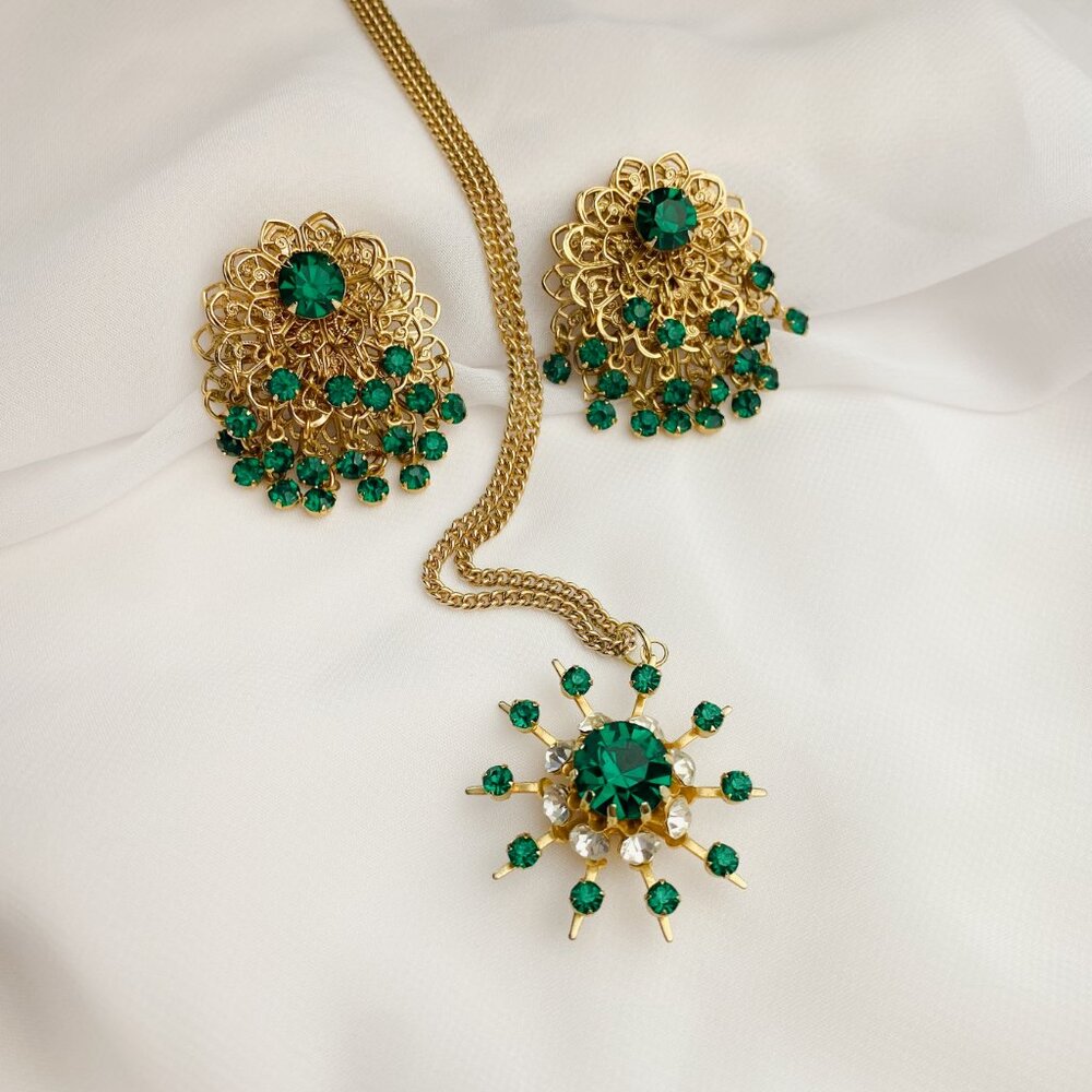 Vintage 50's Faux Emerald Jewel Flower Star Gold Clip Earrings and Necklace Set